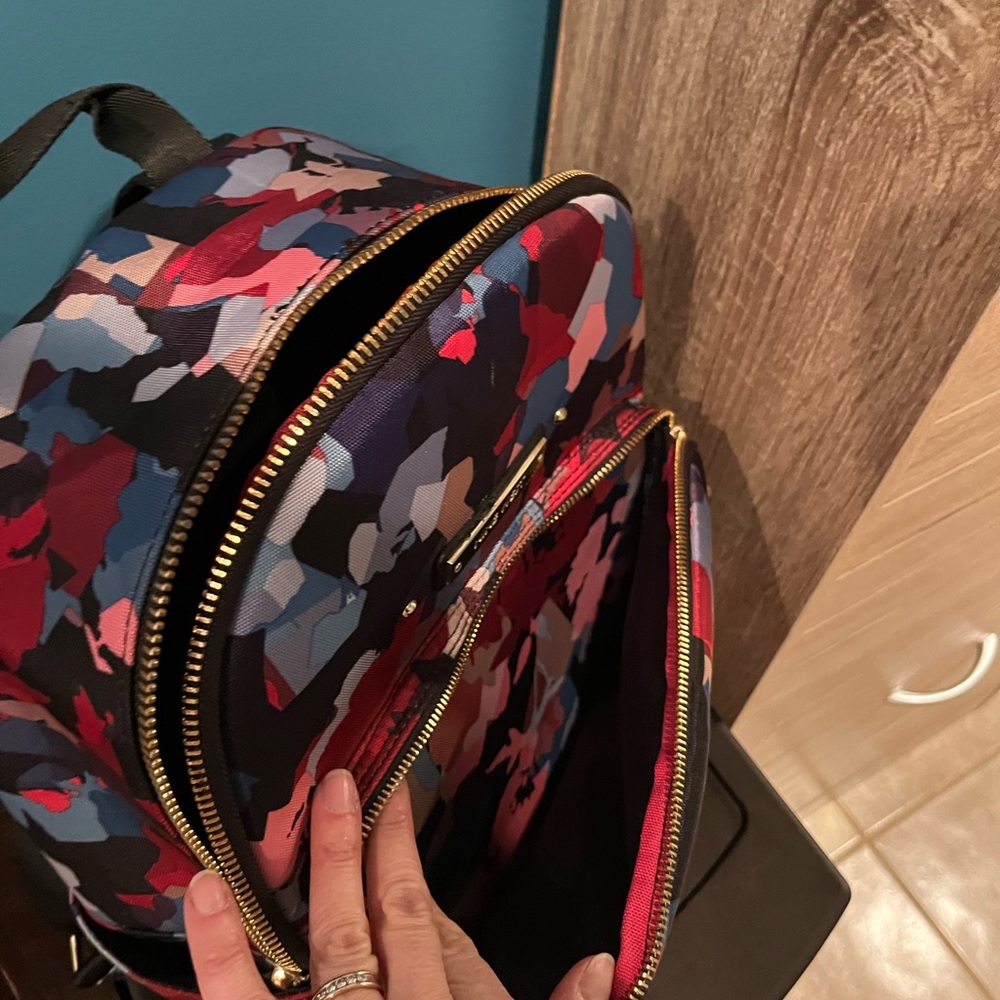 Nine West mini backpack…like new! - Picture 4 of 4